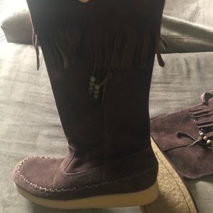 Size 8 1/2 Report brown suede moccasin boots